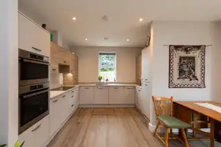 10 FoxburyImage 12