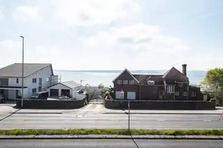 84 Shore RoadImage 22