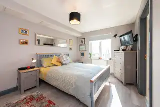 84 Shore RoadImage 12