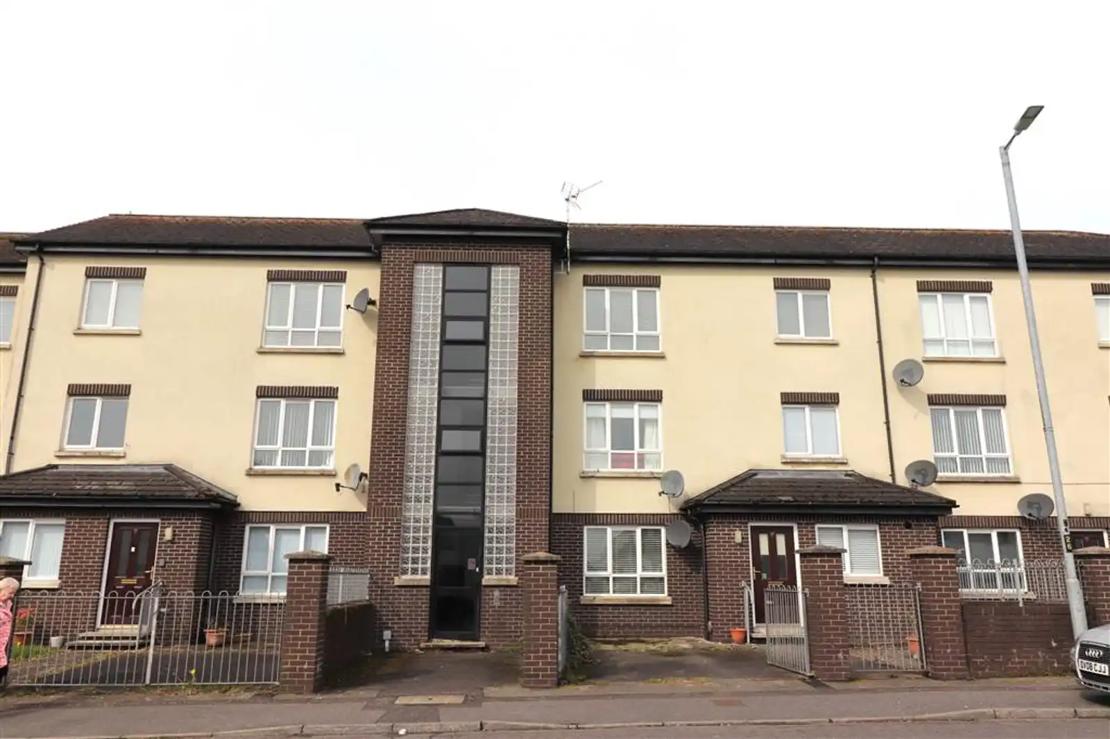 98F Warren Gardens, Lisburn