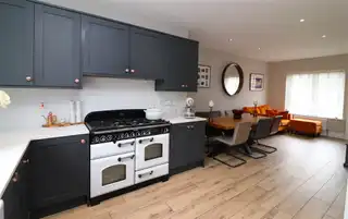 30 Fairfields ManorImage 6