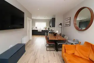 30 Fairfields ManorImage 7