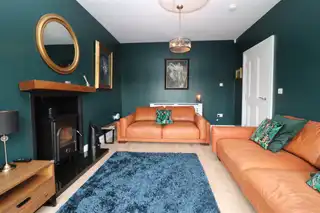 16 Fairfields ManorImage 5