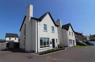 Image 1 for 16 Fairfields Manor