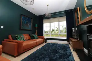 16 Fairfields ManorImage 6