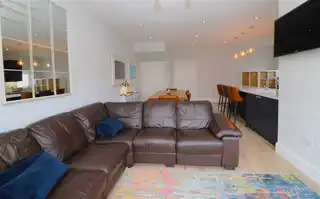 16 Fairfields ManorImage 11