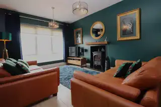 16 Fairfields ManorImage 4
