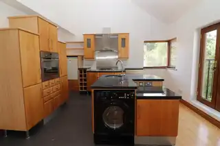 3 Prospect MewsImage 4