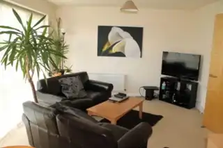 Apt 5 4 Lewis MewsImage 3
