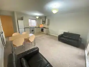 Apt 3 30 Chatsworth StreetImage 2