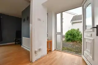 10 Brantwood GardensImage 6