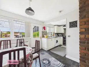 40 Fairfield EstateImage 5