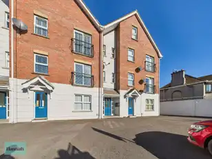 6 The CourtyardImage 2