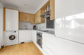 28 The WhinsImage 10
