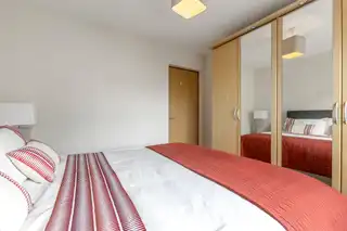 28 The WhinsImage 16