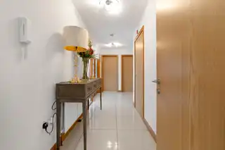 28 The WhinsImage 4