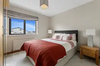 28 The WhinsImage 15