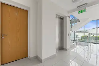 28 The WhinsImage 3