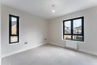 57 Moira OneImage 20