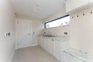 57 Moira OneImage 7