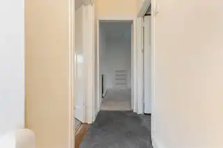 7 Windsor GardensImage 16