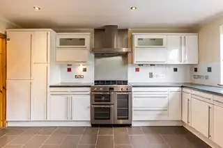 4 Downshire LaneImage 10