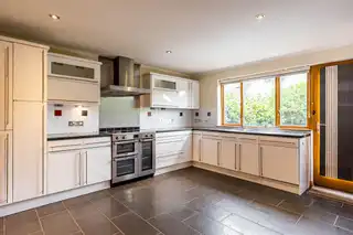 4 Downshire LaneImage 9