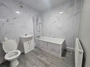 41 Beechmount ParadeImage 6