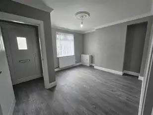41 Beechmount ParadeImage 2