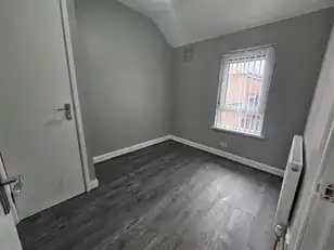 41 Beechmount ParadeImage 9
