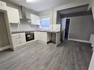 41 Beechmount ParadeImage 4