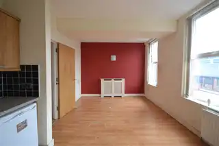 Apt 8, 107 Cliftonville RoadImage 4