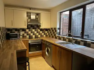 19 Hawthorn StreetImage 6
