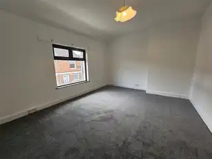 45 Beechmount ParadeImage 10