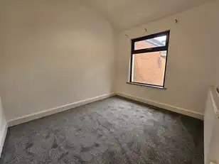 45 Beechmount ParadeImage 9