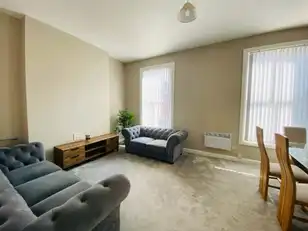 University Street, Room 1Image 5