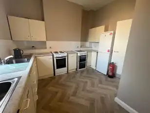University Street, Room 1Image 6