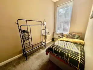 22 University Street, Room 2Image 12