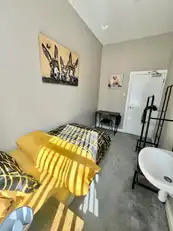 22 University Street, Room 2Image 13