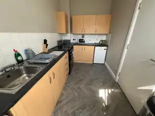 University Street, Room 1Image 11