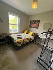 University Street, Room 1Image 5