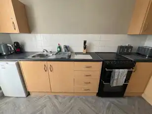 University Street, Room 1Image 12