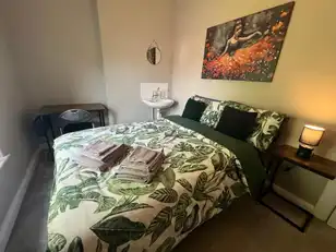 Image 1 for University Street, Room 3