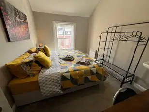 University Street, Room 4Image 4