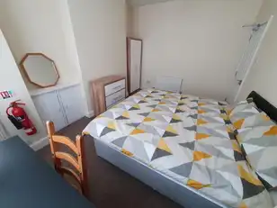 Tates Avenue, Room 1Image 7