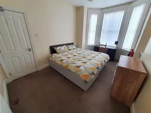 Tates Avenue, Room 1Image 6