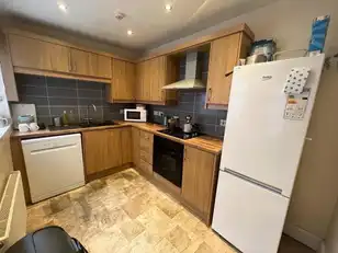 Tates Avenue, Room 1Image 4