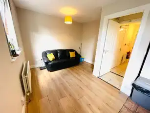 Wolseley Street, Room 4Image 5