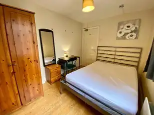 Donegall Road, Ensuite Room 2Image 8