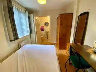 Donegall Road, Ensuite Room 2Image 7